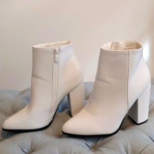Vintage white pumps